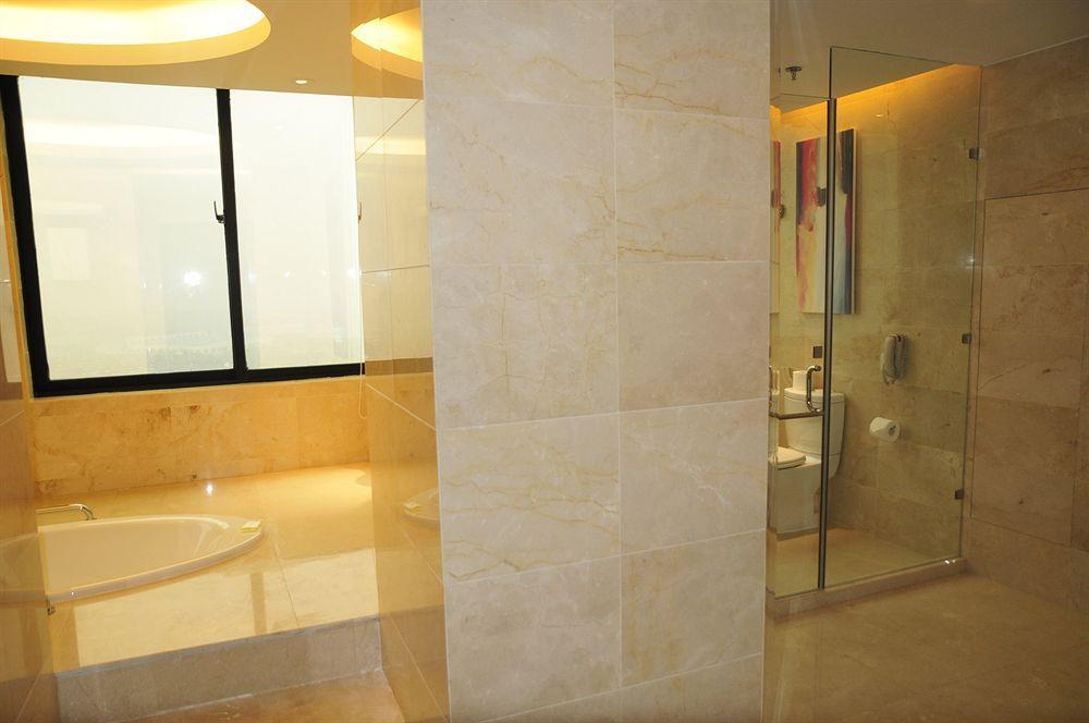 Four Points By Sheraton Tajcang Kültér fotó